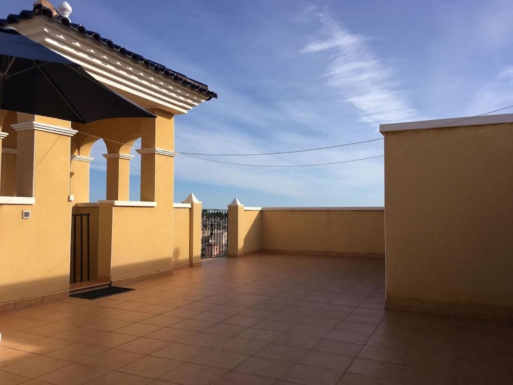 Top Floor Spacious Apartment With Roof Terrace Alicante Exteriör bild